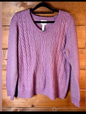 St. John's Bay Lavender Cable Knit V-Neck Sweater Size Large 💜